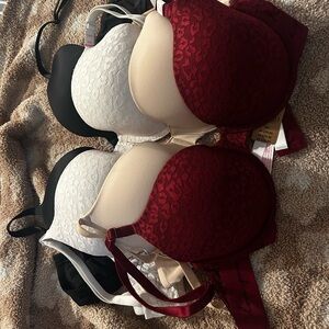 Pink Victoria secret bra 4 count